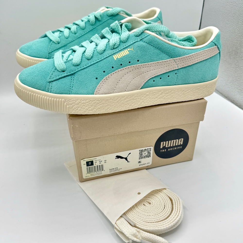 NWT Puma Suede VTG Textured Leather Sneakers , extra laces , mint green ivory